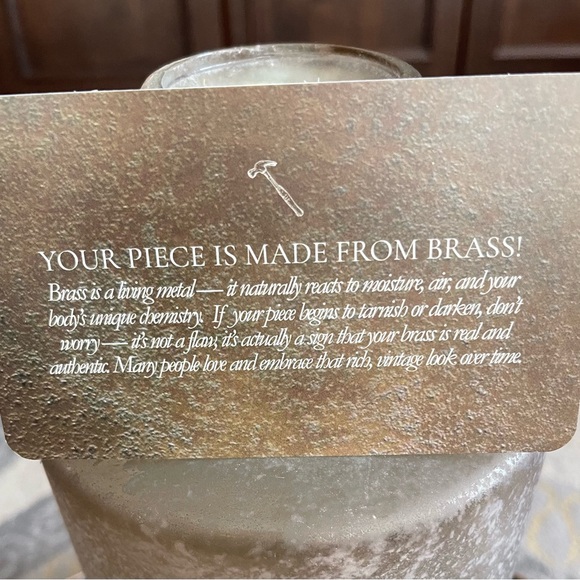 Elegant Gold Hoop Earrings - Picture 4 of 5